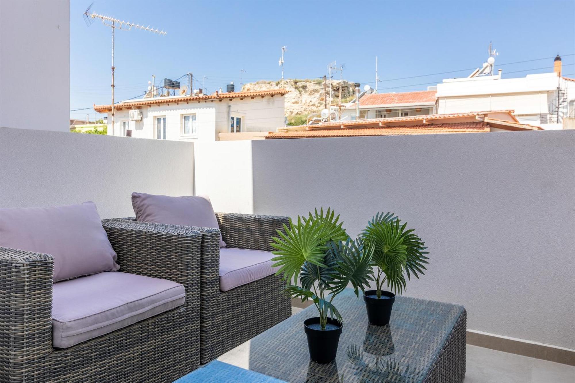Andrews Luxury Suites Near The Airport Iraklio Exterior foto